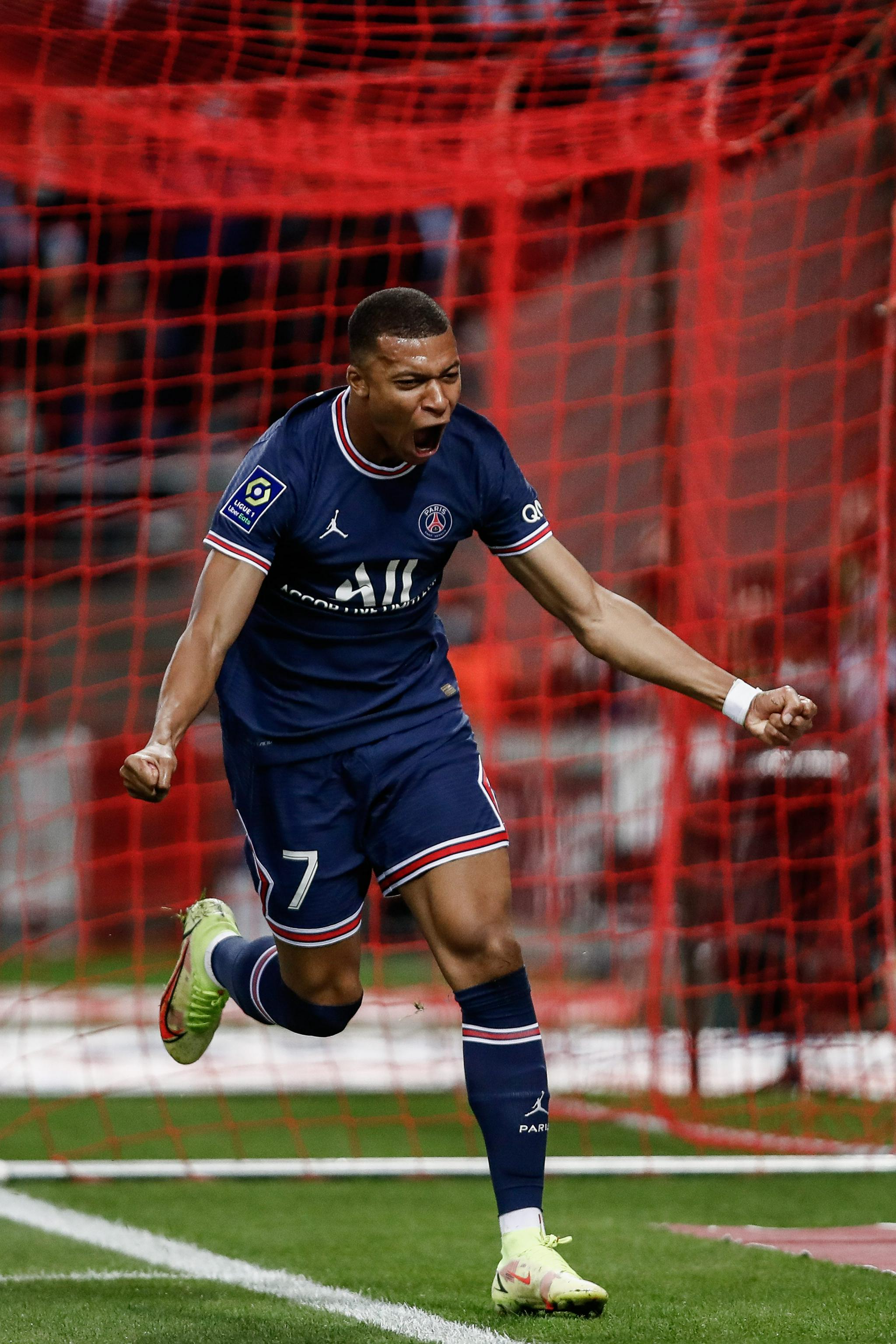 意大利杯尤文2-0乌迪内斯晋级，乔纳森-戴维、洛卡特利建功（意杯：尤文2-0击败乌迪内斯晋级，乔纳森-戴维与洛卡特利破门）