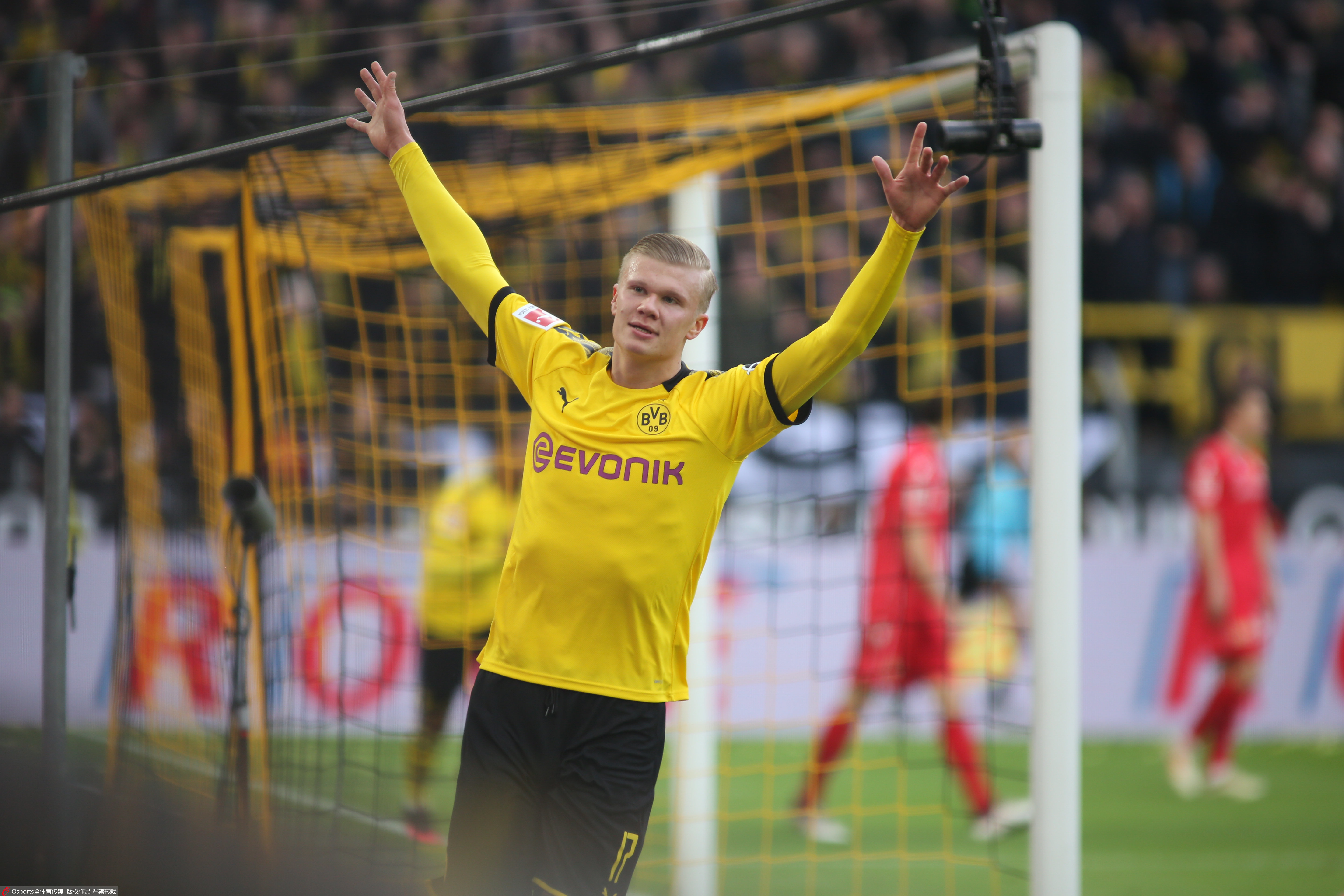 1.5亿买两个同水平的边角料中锋，曼联真是神人 ​（曼联神操作：1.5亿砸下两名水平相仿的边缘中锋）