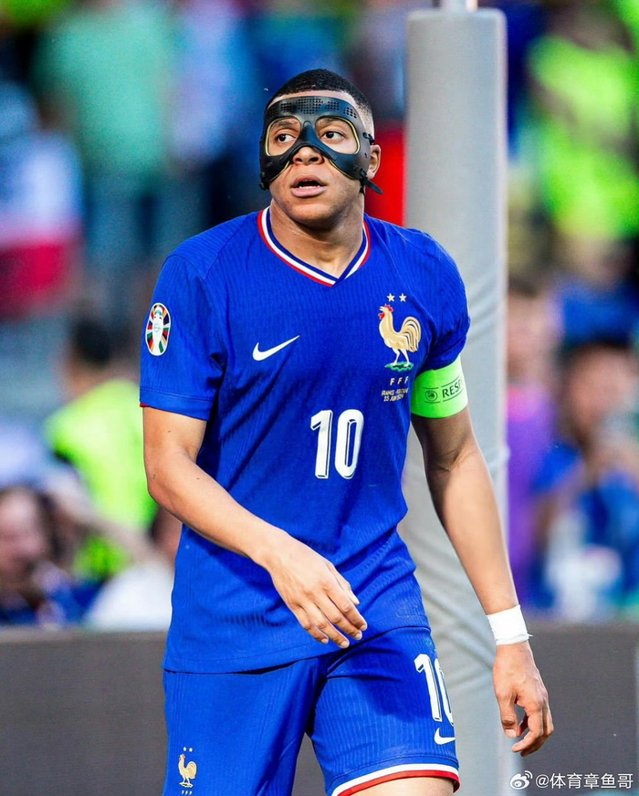 拉菲尼亚：巴西球员不自律的刻板印象已过时；曾想过放弃足球（拉菲尼亚称“巴西球员不自律”已是陈旧偏见；他曾一度想放弃足球）