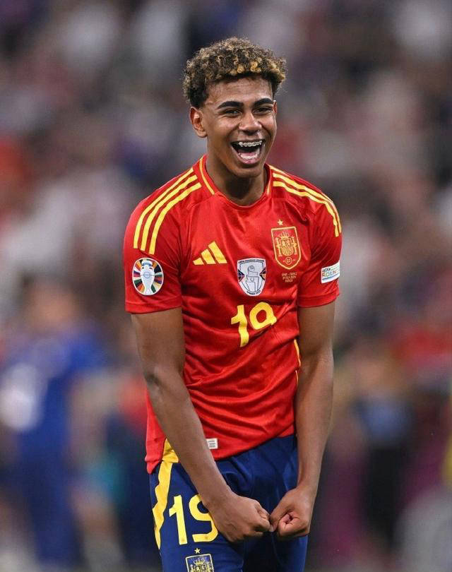 踢球者：巴斯克斯背伤恢复缓慢，理想情况下月底可以复出（踢球者：巴斯克斯背伤恢复不理想，最早有望于月底复出）