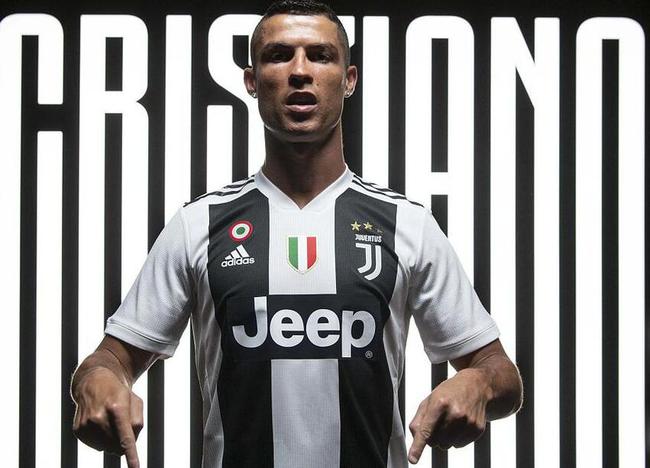 佩佩的成人女星女友：没花过他钱；他30岁生日我给他花了3万（佩佩成人影星女友：从没花过他的钱，他30岁生日反倒是我出了3万）