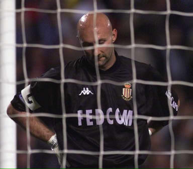 NBA：湖人遭遇惨败 浓眉受困犯规困扰（NBA：湖人惨负，浓眉深陷犯规麻烦）