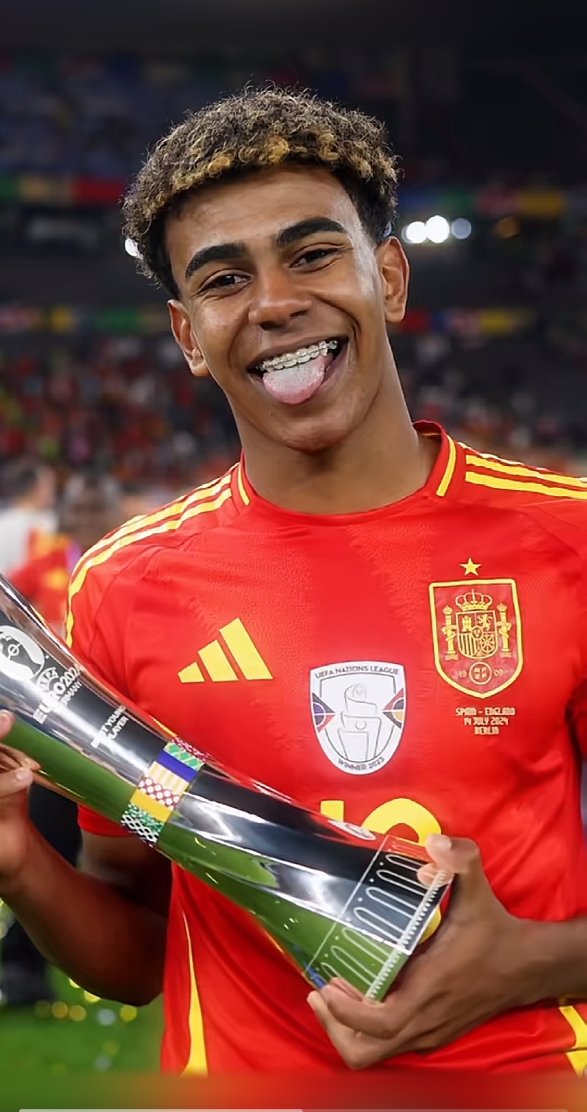 明年征战中超？黄希扬：没考虑那么多，得跟铜梁龙进一步沟通（谈明年征战中超，黄希扬：尚未多想，仍需与铜梁龙进一步沟通）