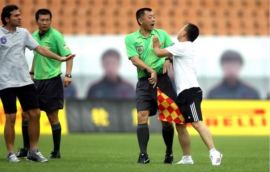 欧冠半场：马杜埃凯破门，因卡皮耶中柱，阿森纳1-0布鲁日（欧冠半场：马杜埃凯建功，因卡皮耶中框，阿森纳暂1-0领先布鲁日）